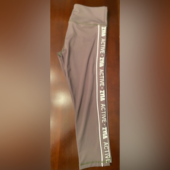 Zyia Active Light N Tight Olive Green Logo Leggings Size 6-8 Cropped NWOT - Picture 1 of 4